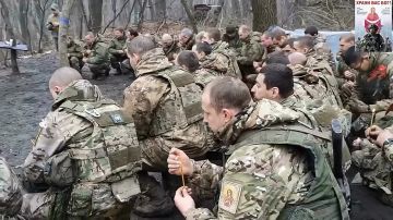 Это у нас выходной, а у наших защитников, вполне вероятно, очередной заход на линию огня