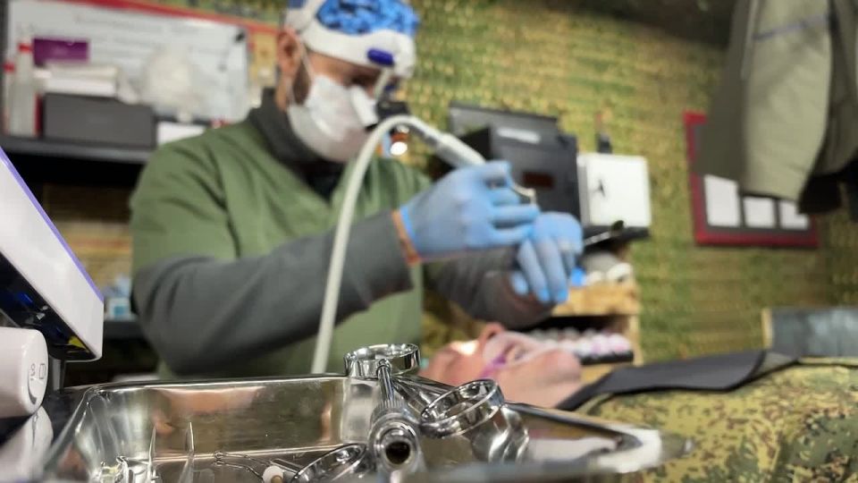 Гражданские стоматологи-волонтёры оказывают квалифицированную стоматологическую помощь военнослужащим группировки «Днепр» в Херсонской области