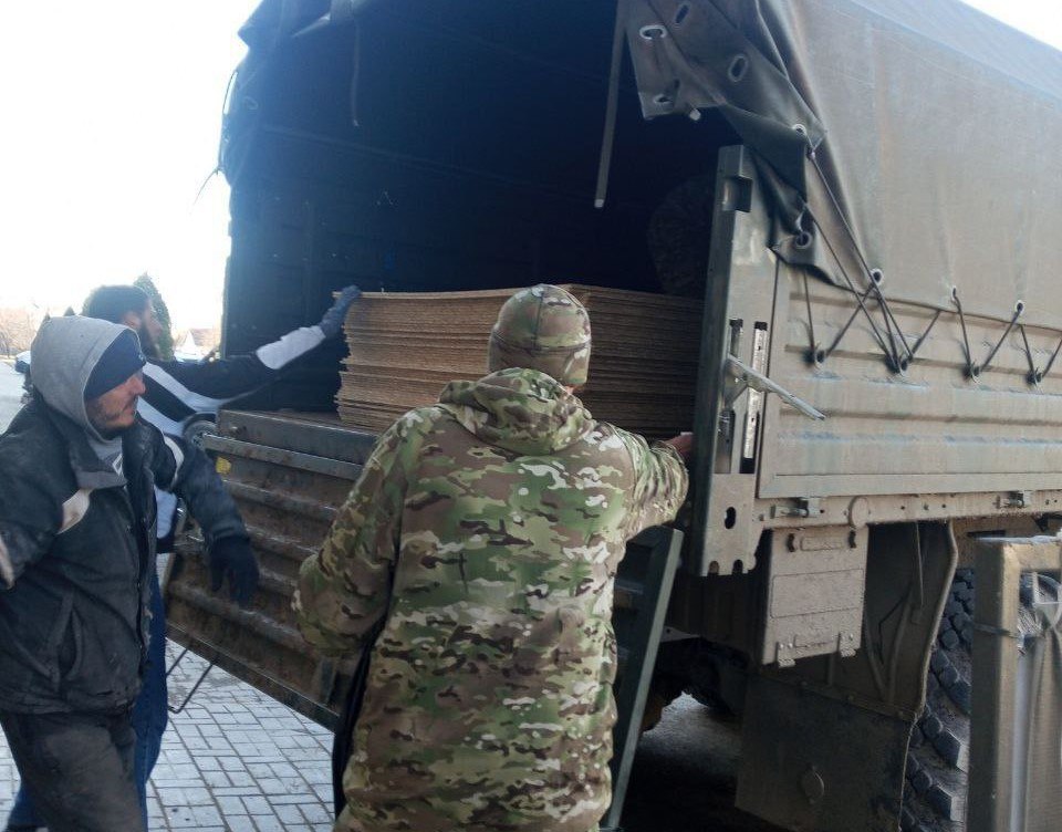 При содействии "Единой России" участники СВО получили материалы для обустройства блиндажей