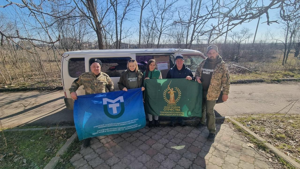 Волонтеры Темрюкского района доставили гуманитарную помощь в Новотроицкую Центральную районную больницу Волонтеры Темрюкского района доставили гуманитарную помощь в Новотроицкую Центральную районную больницу