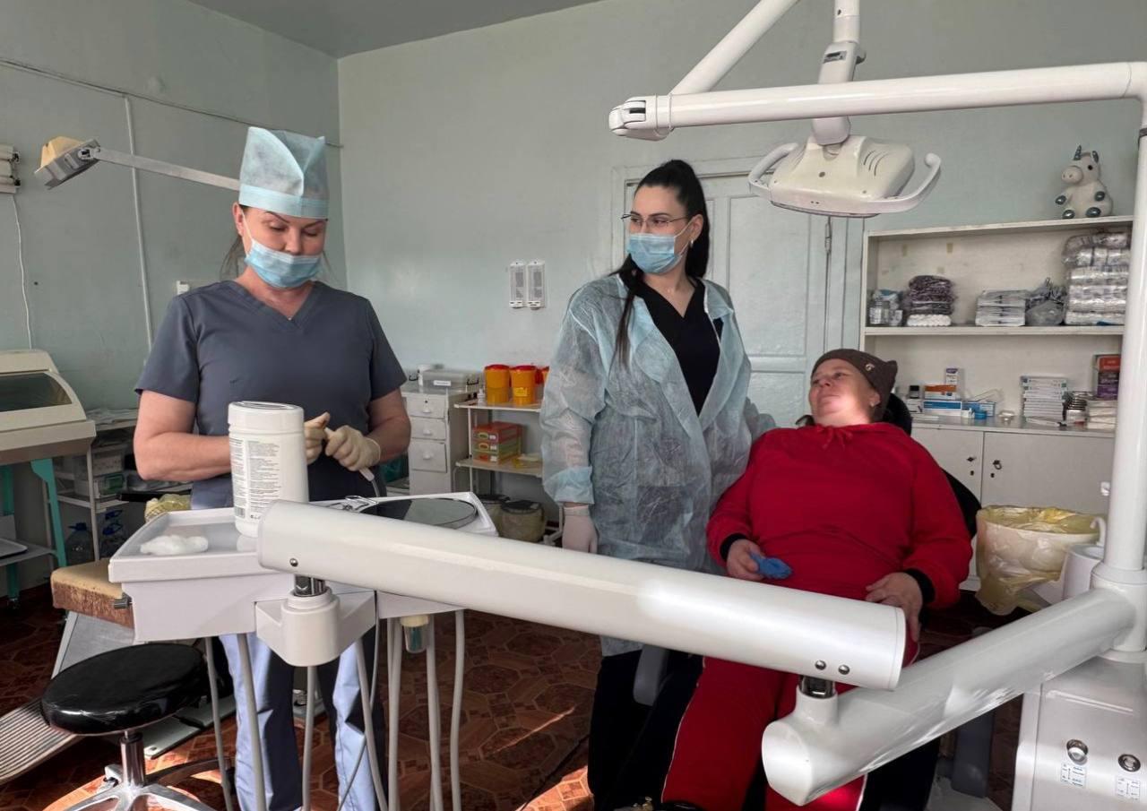 В Нижних Серогозах работает очередная смена врачей-стоматологов из Адыгеи В Нижних Серогозах работает очередная смена врачей-стоматологов из Адыгеи