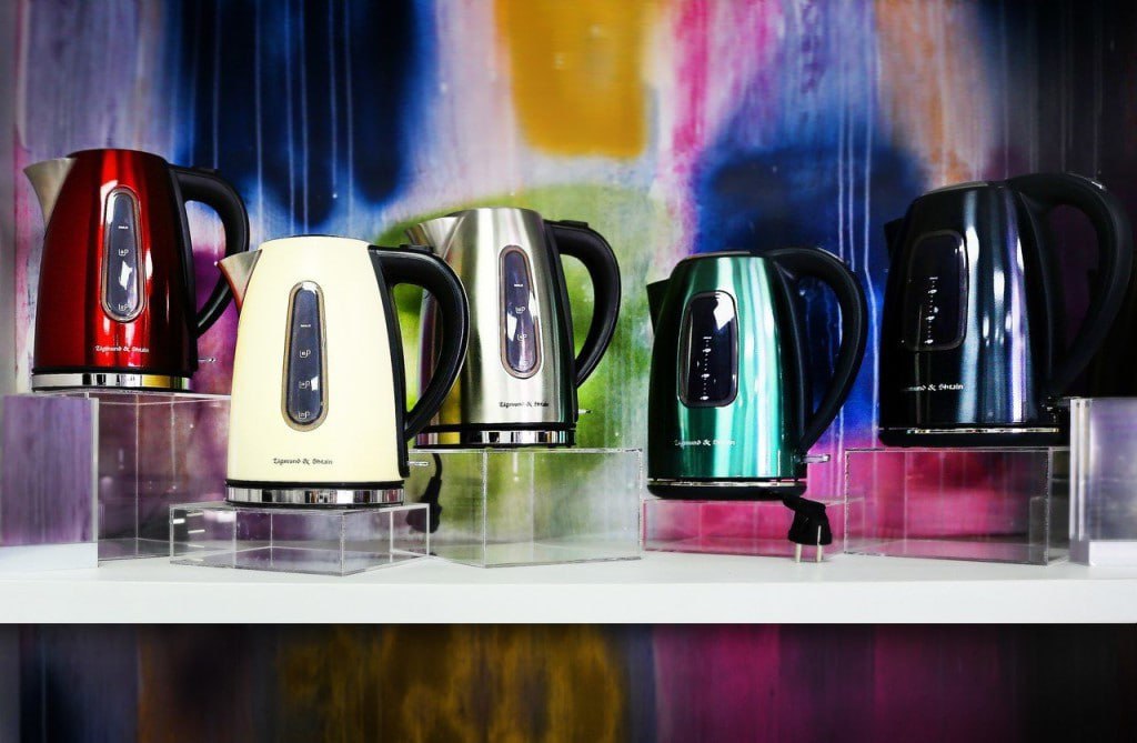 170 чайников на десятки тысяч нуждающихся в помощи: "забота" Украины о гражданах