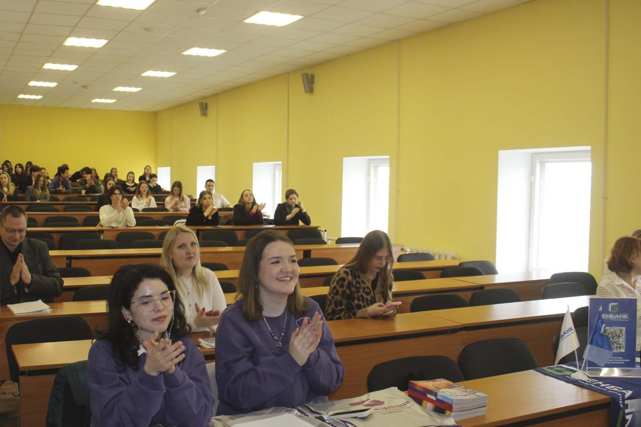 Сотрудники Росгвардии из Херсонской области провели профориентационную встречу со студентами в Севастополе Сотрудники Росгвардии из Херсонской области провели профориентационную встречу со студентами в Севастополе