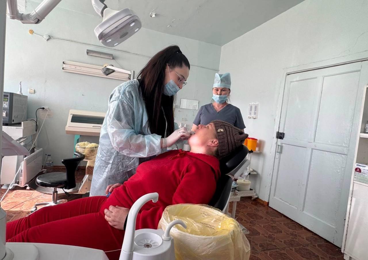 В Нижних Серогозах работает очередная смена врачей-стоматологов из Адыгеи