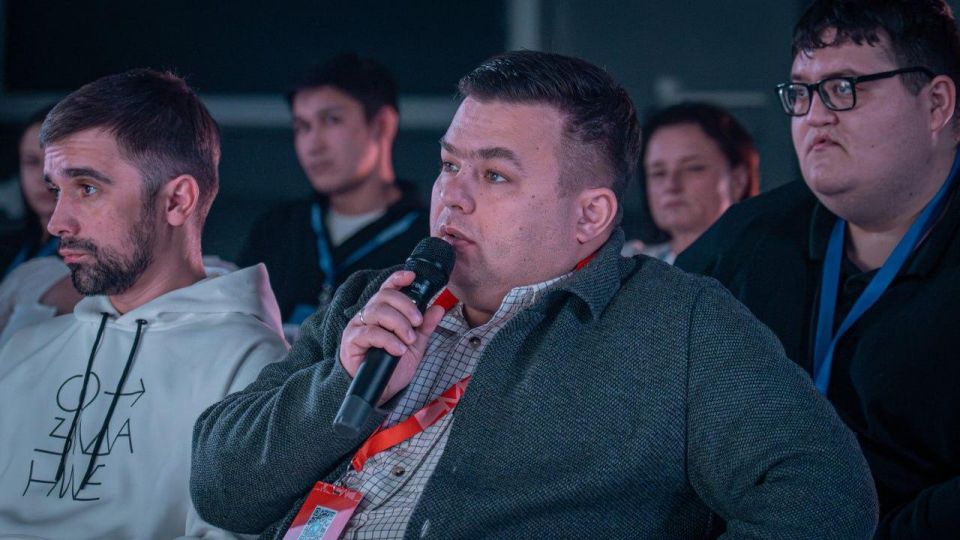 Директор Молодежного центра «Таврический» Сергей Бахтин принял участие в Слете добровольцев Херсонской области в качестве эксперта Директор Молодежного центра «Таврический» Сергей Бахтин принял участие в Слете добровольцев Херсонской области в качестве эксперта