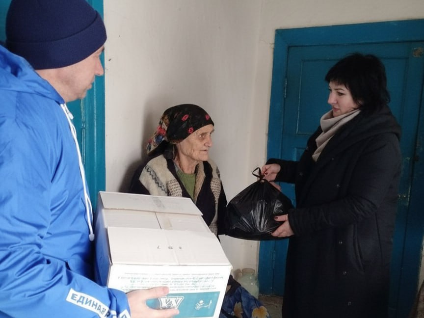 Жителям Новотроицкого округа, оказавшимся в трудной жизненной ситуации, доставили гуманитарную помощь