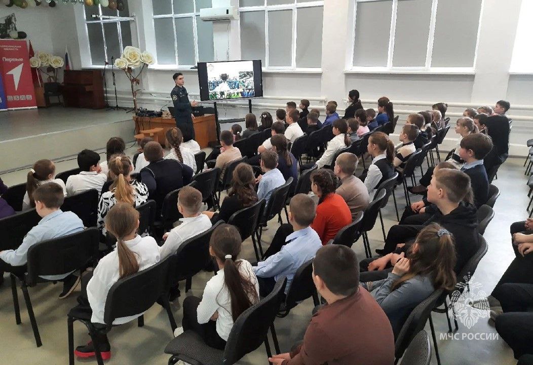 В центре внимания пожарная безопасность в учебных заведениях В центре внимания пожарная безопасность в учебных заведениях