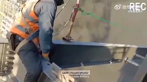 Китайские рабочие запечатлели моменты ракетных ударов Ирана по целям в ОАЭ