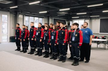 Владимир Сальдо: Пятьдесят добровольцев Всероссийского студенческого корпуса спасателей прошли интенсивную подготовку на базе Центра созидания «Маяк» в Бердянске