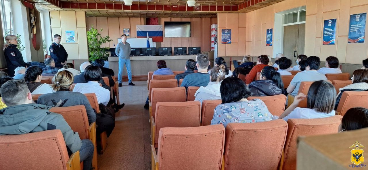 В Херсонской области полицейские провели профилактическую беседу с работниками здравоохранения В Херсонской области полицейские провели профилактическую беседу с работниками здравоохранения