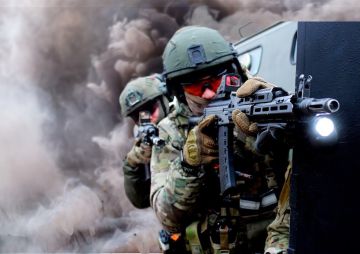 Спецназ Росгвардии провёл ночные антитеррористические учения в Херсонской области