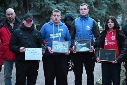 Молодёжь Скадовска почтила память активистки «Молодой Гвардии Единой России»