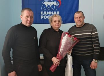 Дорогие наши писатели и поэты, а также любители поэзии, поздравляем Вас с Всемирным днем писателя!