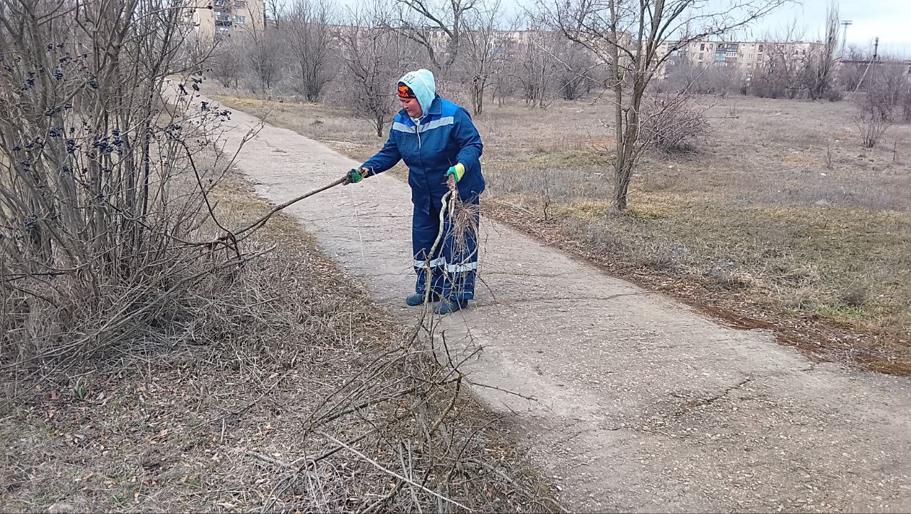 Евгения Кузьменко: С приходом весны работники по благоустройству продолжают трудиться в населенных пунктах Новотроицкого муниципального округа Евгения Кузьменко: С приходом весны работники по благоустройству продолжают трудиться в населенных пунктах Новотроицкого муниципального округа