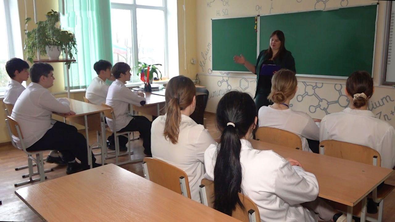 Сотрудники природного парка «Алешковские пески» провели эко-урок для школьников ко Дню кита Сотрудники природного парка «Алешковские пески» провели эко-урок для школьников ко Дню кита