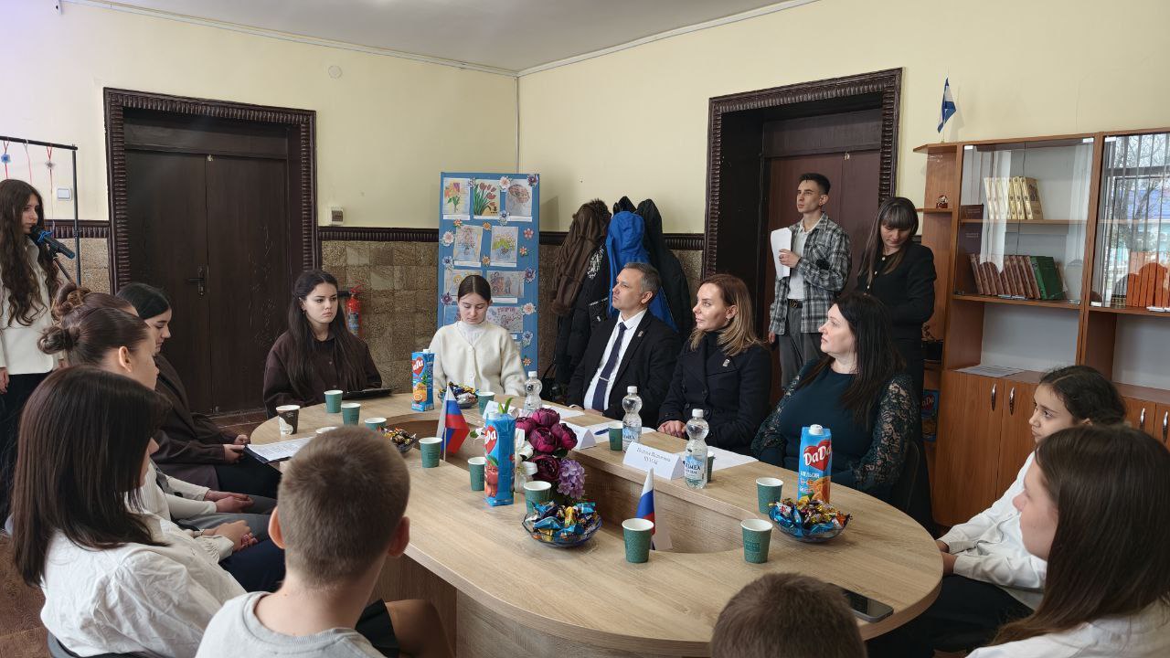 Ольга Осипенко: В качестве одного из членов жюри приняла участие в конкурсе чтецов «Моя мама — герой» в Новотроицком округе