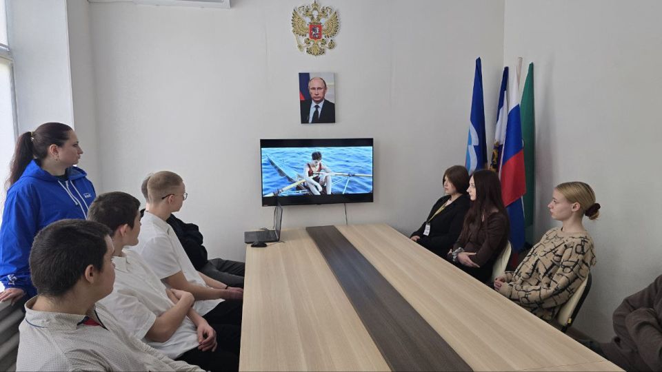 Надежда Бабешко: В рамках направления «Международный фестиваль спортивного кино» федерального партийного проекта «Детский спорт» на базе Ивановского местного отделения Единой России состоялся показ российского кинопроекта... Надежда Бабешко: В рамках направления «Международный фестиваль спортивного кино» федерального партийного проекта «Детский спорт» на базе Ивановского местного отделения Единой России состоялся показ российского кинопроекта...