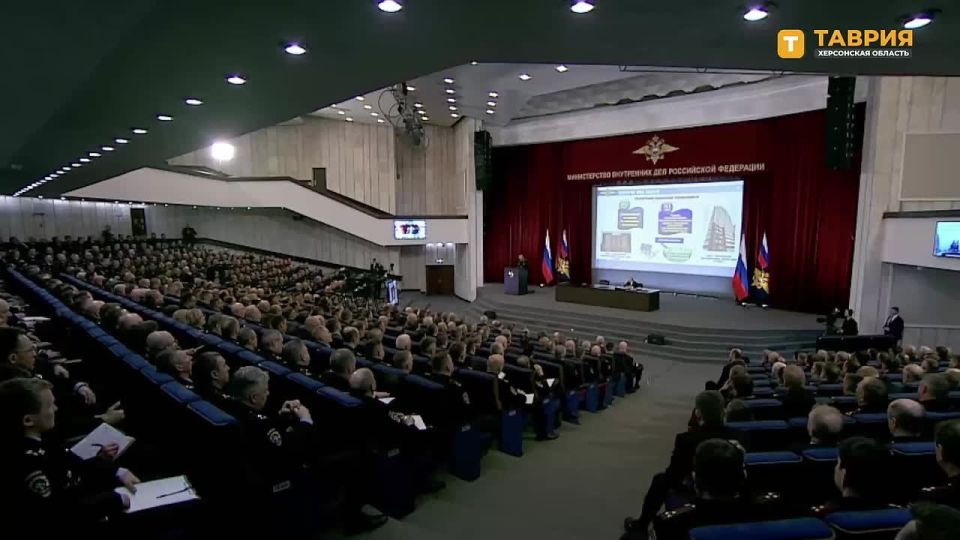 При поддержке Президента и Правительства Министерству внутренних дел России дополнительно выделено свыше 100 млрд рублей, заявил Владимир Колокольцев