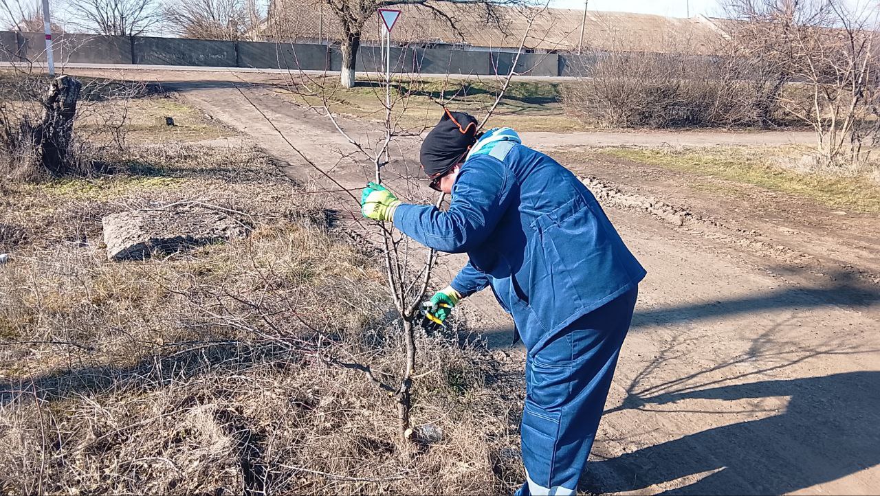 Евгения Кузьменко: С приходом весны работники по благоустройству продолжают трудиться в населенных пунктах Новотроицкого муниципального округа Евгения Кузьменко: С приходом весны работники по благоустройству продолжают трудиться в населенных пунктах Новотроицкого муниципального округа