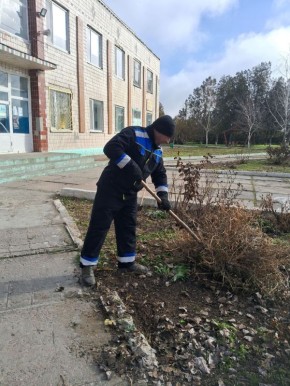 Евгения Кузьменко: С приходом весны работники по благоустройству продолжают трудиться в населенных пунктах Новотроицкого муниципального округа
