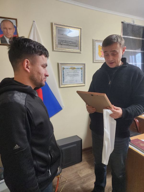 Ко Дню Наставника заместитель директора Молодежного центра "Таврический" Губенко Иван был отмечен Благодарственным письмом Главы Каховского муниципального округа Ко Дню Наставника заместитель директора Молодежного центра "Таврический" Губенко Иван был отмечен Благодарственным письмом Главы Каховского муниципального округа
