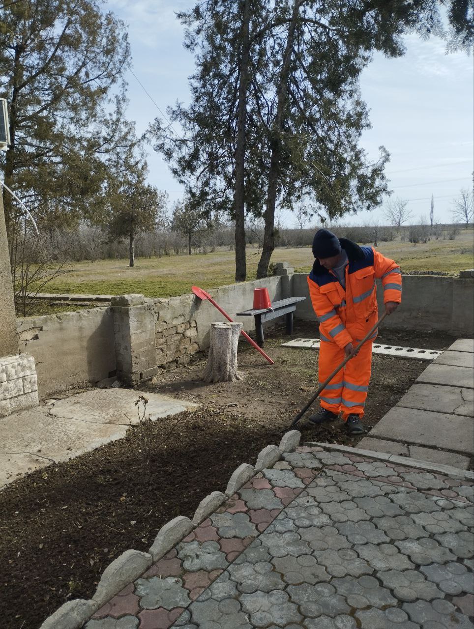 Евгения Кузьменко: С приходом весны работники по благоустройству продолжают трудиться в населенных пунктах Новотроицкого муниципального округа Евгения Кузьменко: С приходом весны работники по благоустройству продолжают трудиться в населенных пунктах Новотроицкого муниципального округа