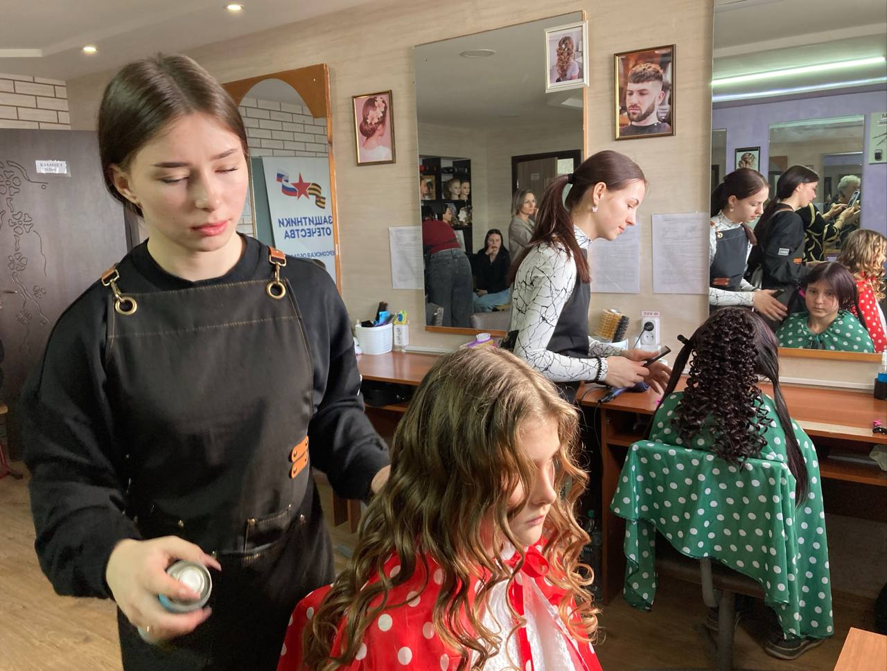 «Красота весны»: мастер-класс для жен и детей ветеранов СВО прошел в Геническе «Красота весны»: мастер-класс для жен и детей ветеранов СВО прошел в Геническе