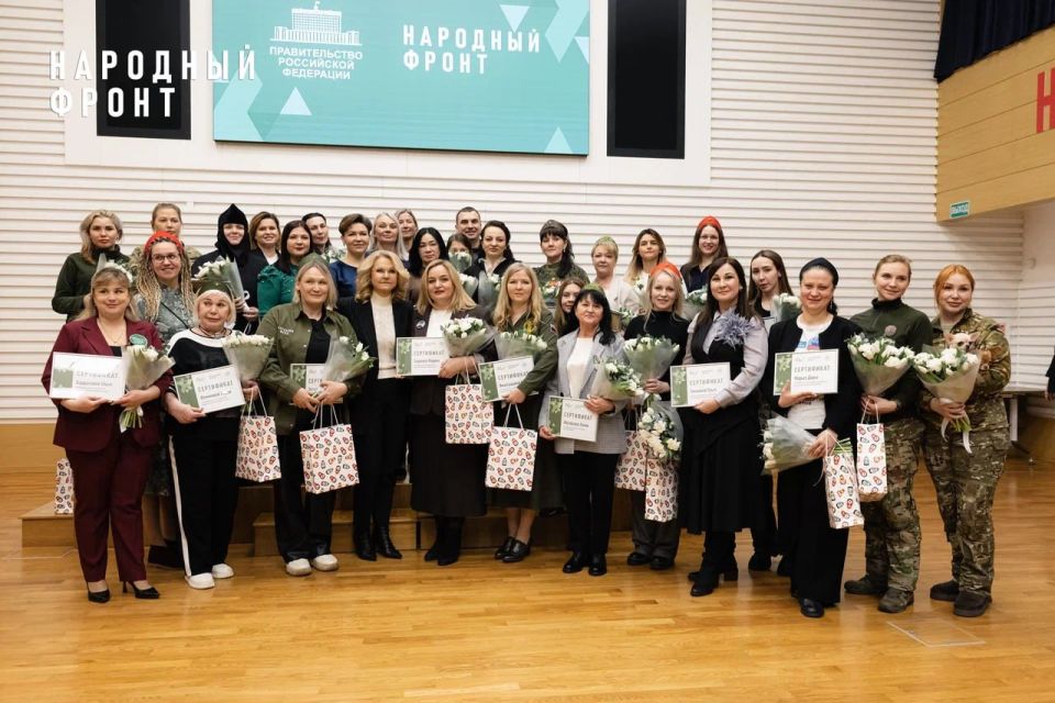 В преддверии Международного женского дня Народный фронт совместно с вице-премьером России Татьяной Голиковой передал женщинам-военным медикам и волонтёрам квадроциклы, мотоциклы и сертификаты на закупку материалов для помощи... В преддверии Международного женского дня Народный фронт совместно с вице-премьером России Татьяной Голиковой передал женщинам-военным медикам и волонтёрам квадроциклы, мотоциклы и сертификаты на закупку материалов для помощи...