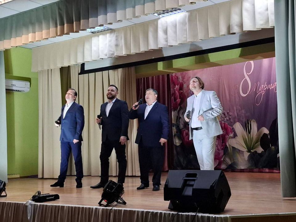 В селе Тавричанка Херсонский театр представил спектакль-концерт «Чего хочет женщина?!» в преддверии Международного женского дня В селе Тавричанка Херсонский театр представил спектакль-концерт «Чего хочет женщина?!» в преддверии Международного женского дня