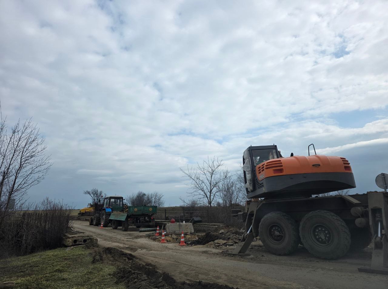 Работники Чаплинского ДЭУ ГБУ ХО «Херсон Автодор» устранили последствия обвала мостового перехода на автомобильной дороге межмуниципального значения Работники Чаплинского ДЭУ ГБУ ХО «Херсон Автодор» устранили последствия обвала мостового перехода на автомобильной дороге межмуниципального значения