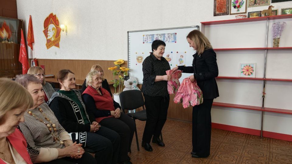 Ольга Осипенко: Поздравили с наступающим Международным женским днём главу и членов Комитета ветеранов Новотроицкого округа Ольга Осипенко: Поздравили с наступающим Международным женским днём главу и членов Комитета ветеранов Новотроицкого округа