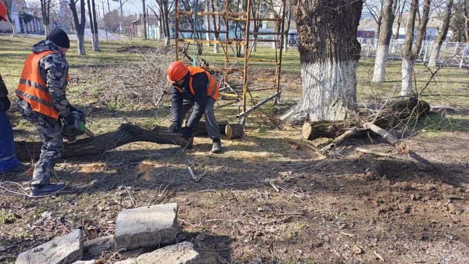 Работы по благоустройству Генического муниципального округа продолжаются Работы по благоустройству Генического муниципального округа продолжаются