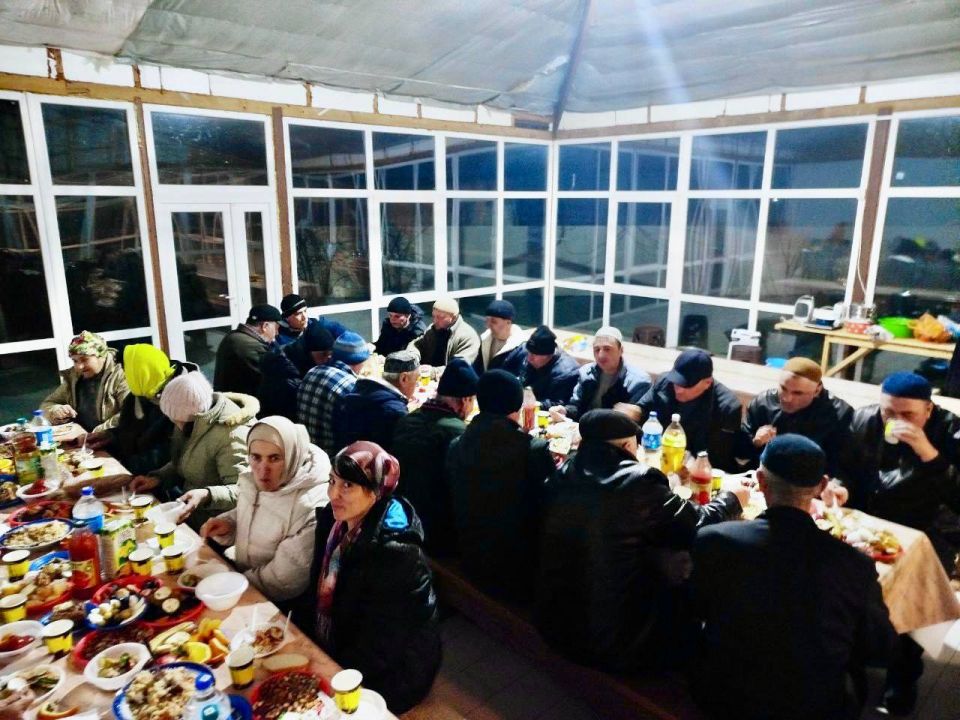 В Рыково прошел ифтар, организованный по инициативе депутата Херсонской областной Думы Рустема Ниметуллаева совместно с религиозной организацией "Иман" В Рыково прошел ифтар, организованный по инициативе депутата Херсонской областной Думы Рустема Ниметуллаева совместно с религиозной организацией "Иман"