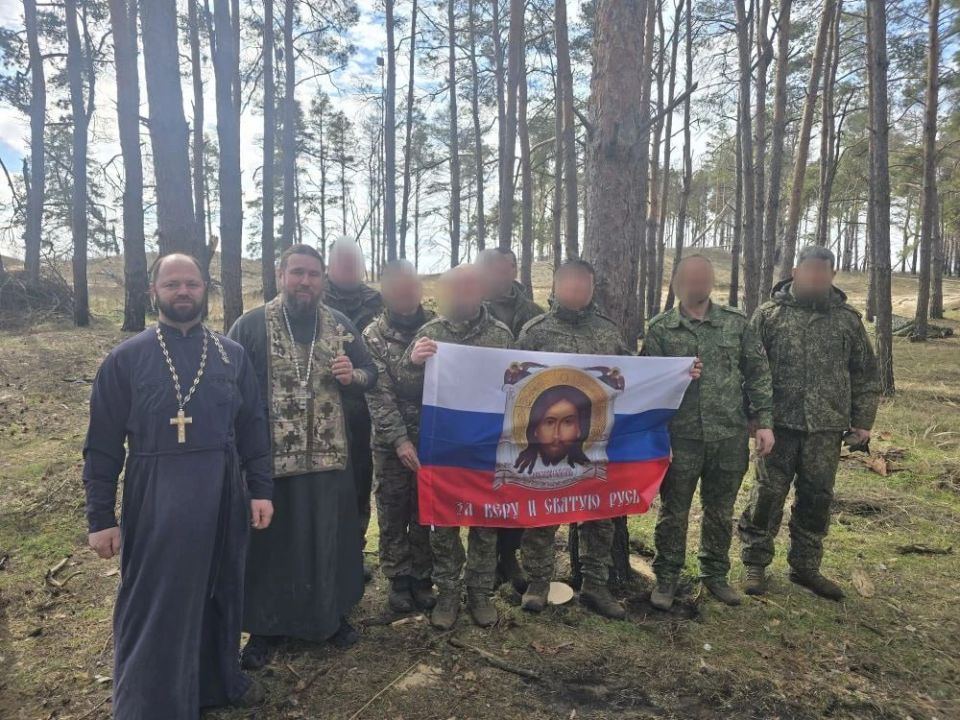 Священники Крымской митрополии передали женщинам-медикам группировки войск "Днепр" 50 подарочных наборов к 8 Марта Священники Крымской митрополии передали женщинам-медикам группировки войск "Днепр" 50 подарочных наборов к 8 Марта
