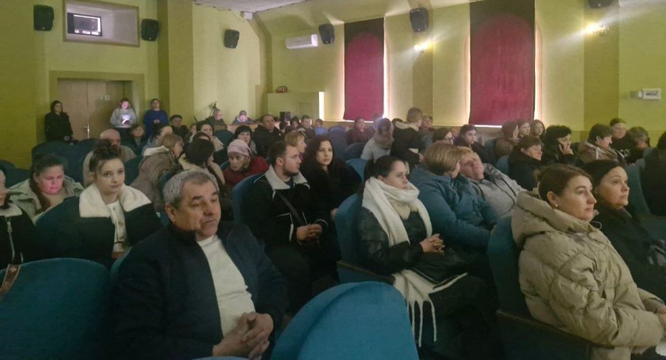 В селе Тавричанка Херсонский театр представил спектакль-концерт «Чего хочет женщина?!» в преддверии Международного женского дня В селе Тавричанка Херсонский театр представил спектакль-концерт «Чего хочет женщина?!» в преддверии Международного женского дня