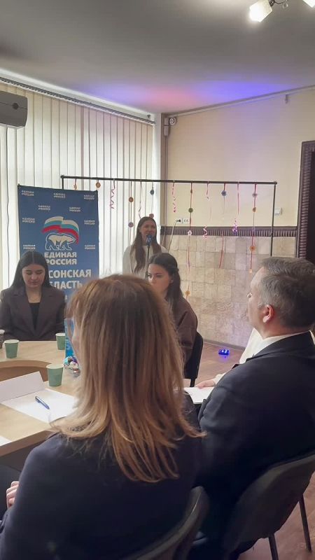 В преддверии весеннего и самого нежного праздника – Международного женского дня, в Новотроицком округе прошел конкурс чтецов «Моя мама – герой», организованный Единой Россией