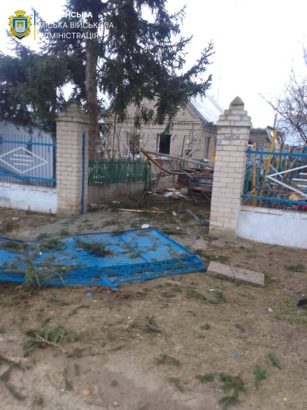 А на том берегу.... Правобережье Херсонщины: вечерний обзор новостей По обстрелам и пострадавшим Около 13:00 в Центральном районе Херсона под удар с дрона попали 4 авто, сгорели под чистую А на том берегу.... Правобережье Херсонщины: вечерний обзор новостей По обстрелам и пострадавшим Около 13:00 в Центральном районе Херсона под удар с дрона попали 4 авто, сгорели под чистую