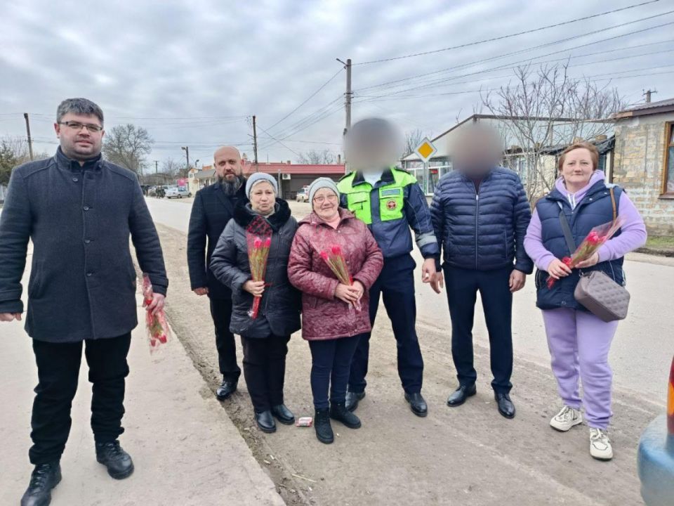 Цветы женщинам-водителям Новотроицкого муниципального округа Цветы женщинам-водителям Новотроицкого муниципального округа