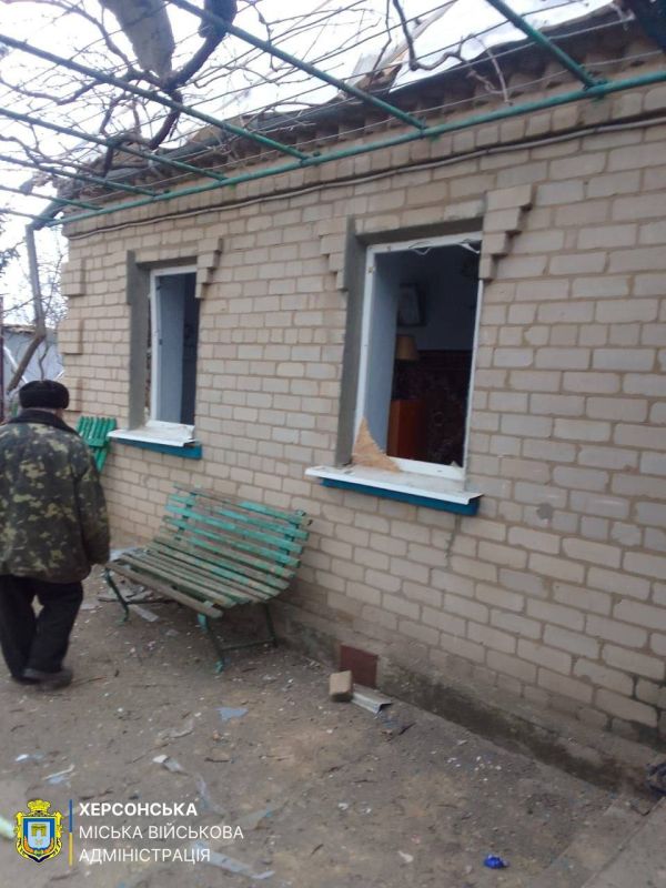 А на том берегу.... Правобережье Херсонщины: вечерний обзор новостей По обстрелам и пострадавшим Около 13:00 в Центральном районе Херсона под удар с дрона попали 4 авто, сгорели под чистую А на том берегу.... Правобережье Херсонщины: вечерний обзор новостей По обстрелам и пострадавшим Около 13:00 в Центральном районе Херсона под удар с дрона попали 4 авто, сгорели под чистую