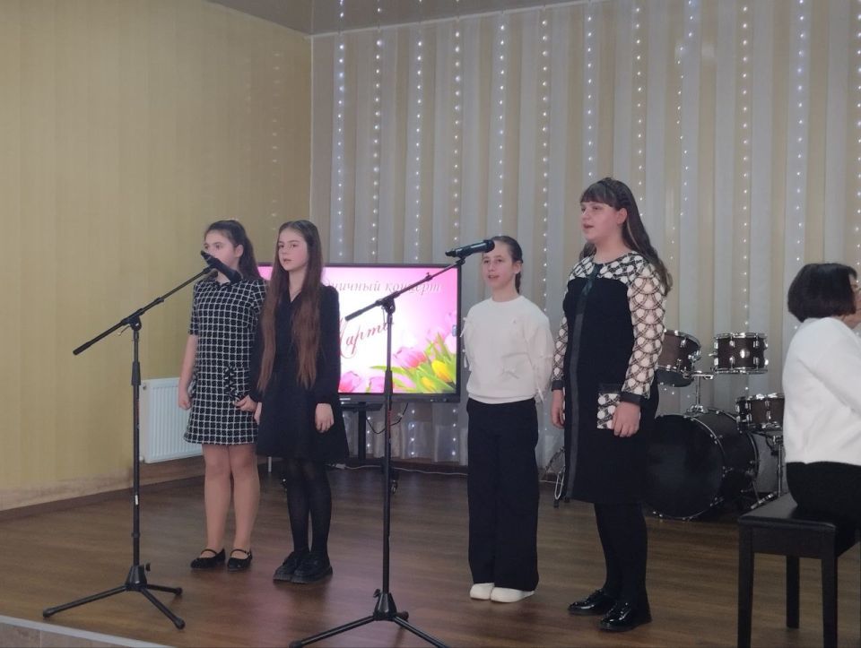 8В Новотроицкой детской музыкальной школе прошёл праздничный концерт, посвящённый Международному женскому дню 8В Новотроицкой детской музыкальной школе прошёл праздничный концерт, посвящённый Международному женскому дню
