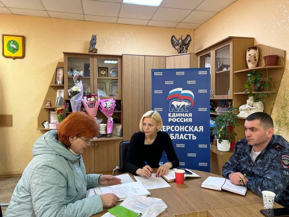 В пгт Чаплинка прошёл личный приём граждан В пгт Чаплинка прошёл личный приём граждан