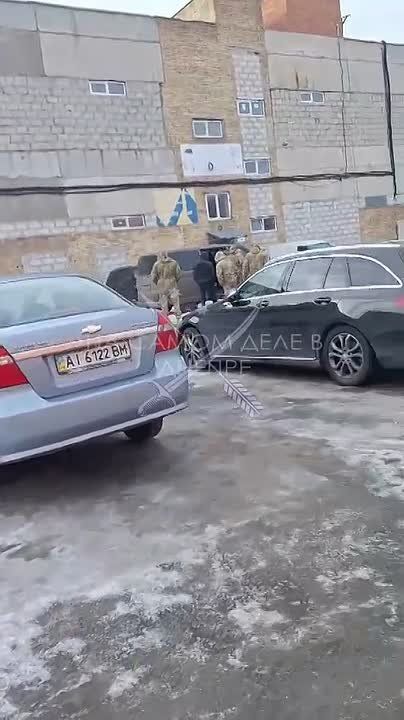 В Днепропетровске 42-летний мужчина, после отказа предъявить документы, пошел в атаку с ножом на людоловов