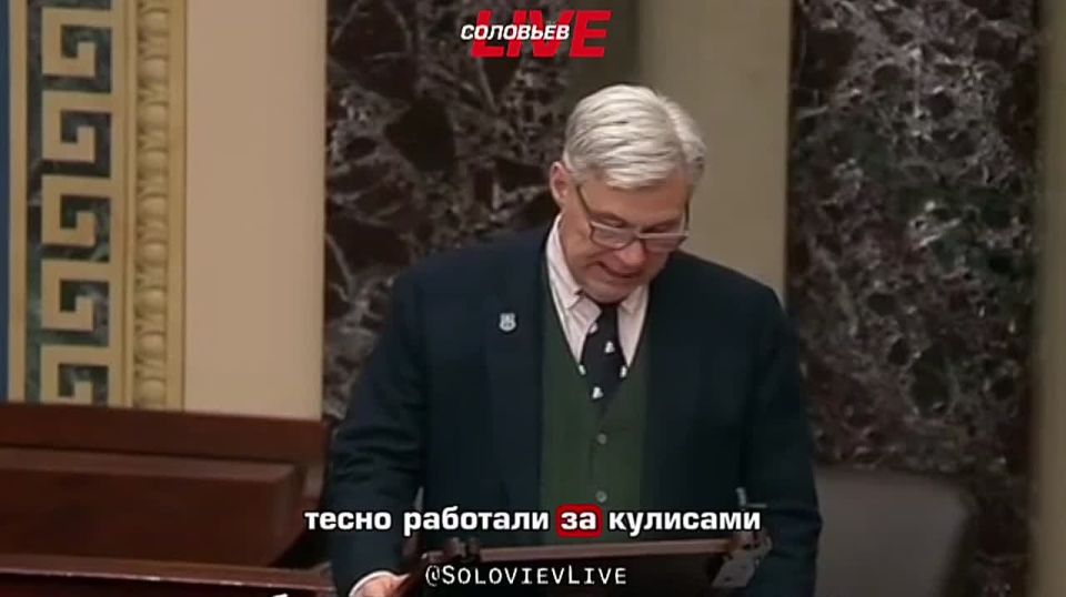 Близкий к Байдену сенатор демократ Шелдон Уайтхаус обвинил Уиткоффа и Дмитриева в закулисной работе над выгодной России мирной сделкой по Украине: