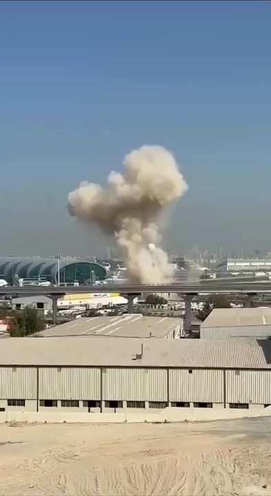 Аэропорт Дубая приостановил работу на неопределенный срок на фоне работы ПВО