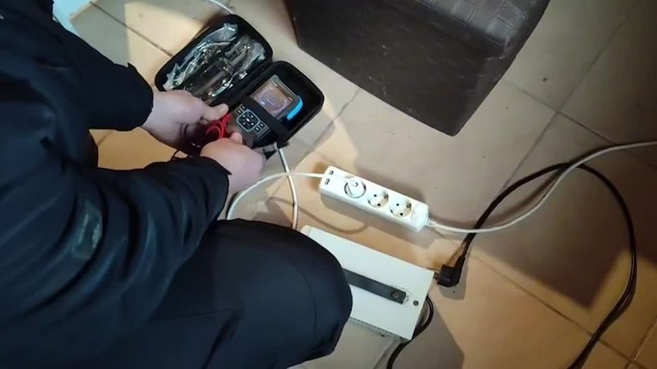 Аварийная бригада из Кабардино-Балкарии помогла 80-летней жительнице Скадовска восстановить электроснабжение в доме