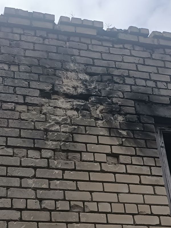 ВСУ обстреляли здание коммунального сервиса в Малокаховке ВСУ обстреляли здание коммунального сервиса в Малокаховке