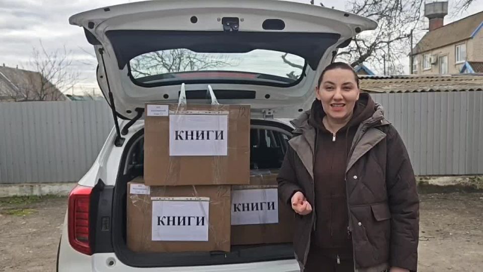 Евгения Кузьменко: Ассоциация "Совет муниципальных образований Санкт-Петербурга" передала книги и настольные игры для детей всех муниципальных образований Херсонской области!