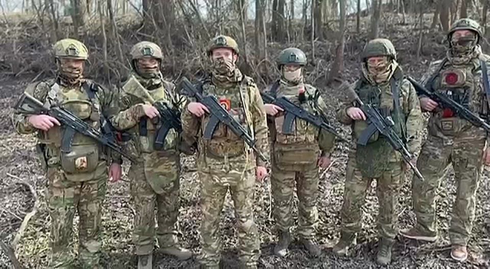 Гвардейцы-десантники Самоходного артиллерийского дивизиона, так же присоединяются к поздравлениям наших милых дам, в преддверии весеннего праздника "Международного женского дня 8 марта"