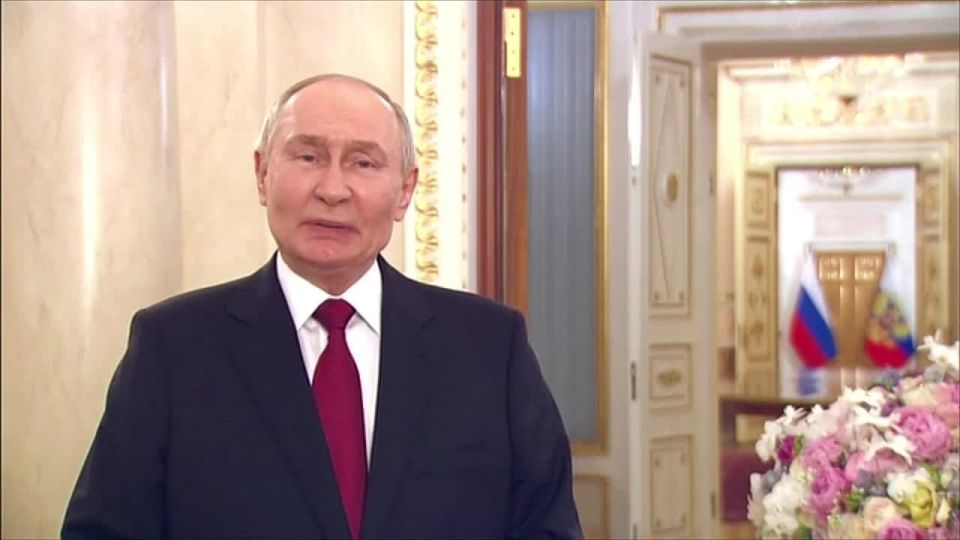 Владимир Путин — поздравил россиянок с Международным женским днём: