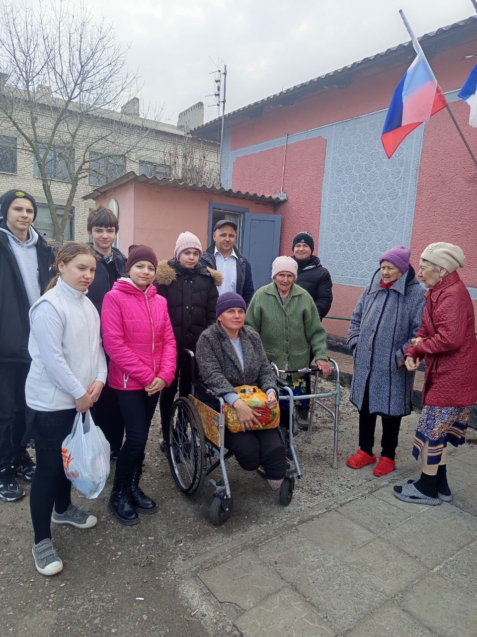 Первые Владимиро-Ильинской школы поздравили пожилых людей с 8 Марта Первые Владимиро-Ильинской школы поздравили пожилых людей с 8 Марта